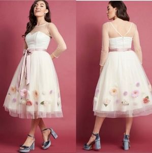 Collectif Vintage Tea Lenght Flower Applique Wedding/Prom Beautiful White Dress